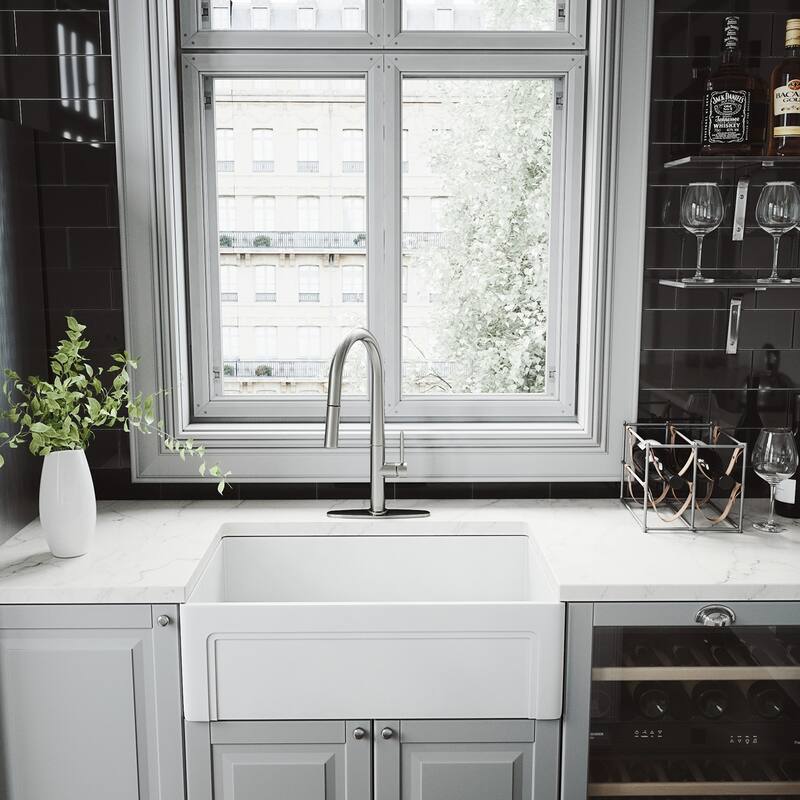 VIGO Greenwich Pull-Down Spray Kitchen Faucet