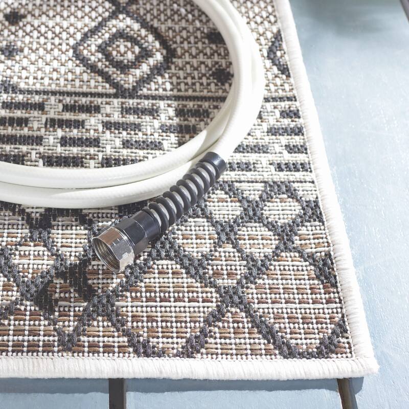 SAFAVIEH Havana Alane Geometric Indoor/ Outdoor Waterproof Rug