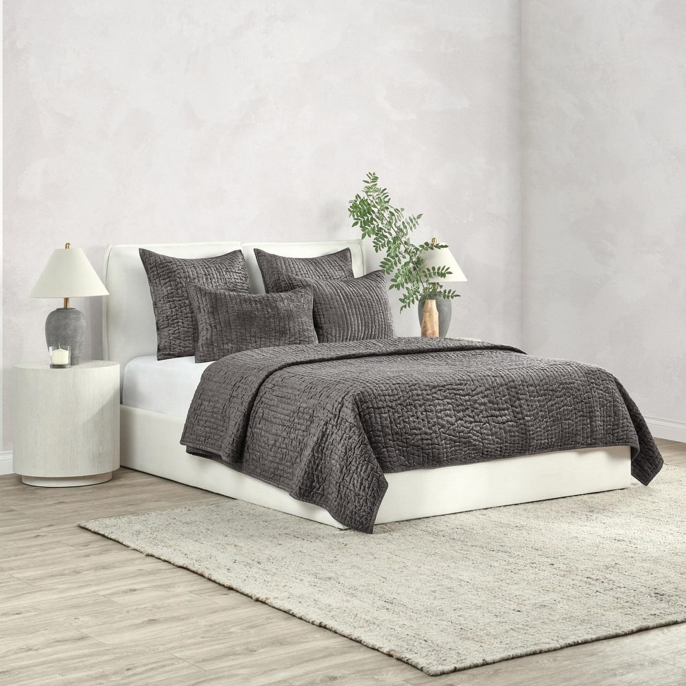 Dimitry 100% Rayon Velvet Quilt by Kosas Home