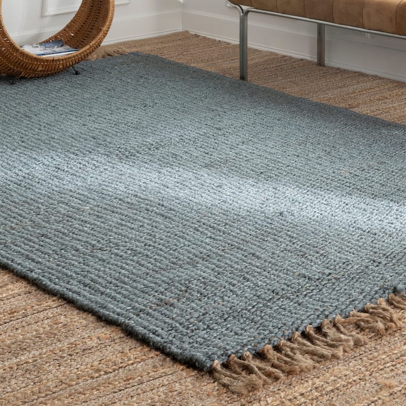 Nuloom Handmade Benavides Tassel Area Rug