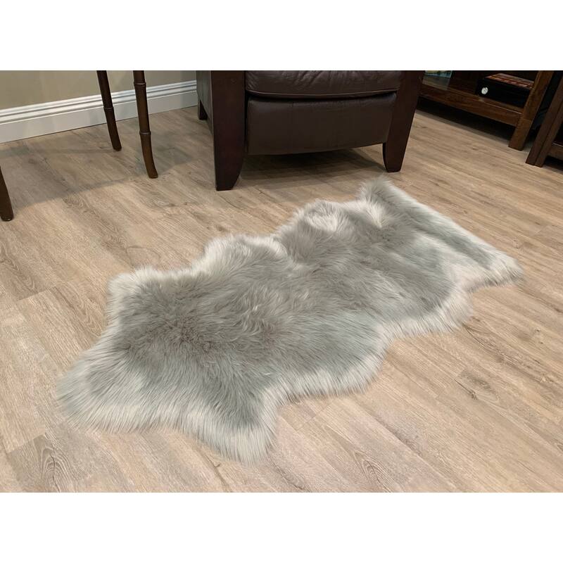 Highland Select Natural Long Wool Sheepskin 1-1/2 Pelt Shag Rug - 2' x 4'