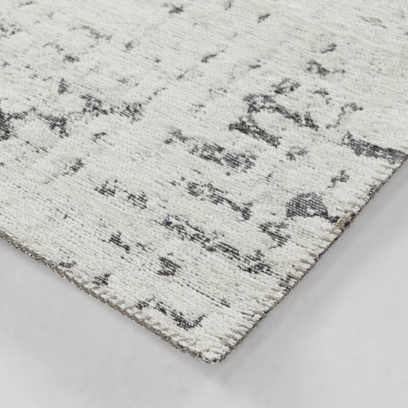 Howlett Vintage Modern Indoor/Outdoor Area Rug
