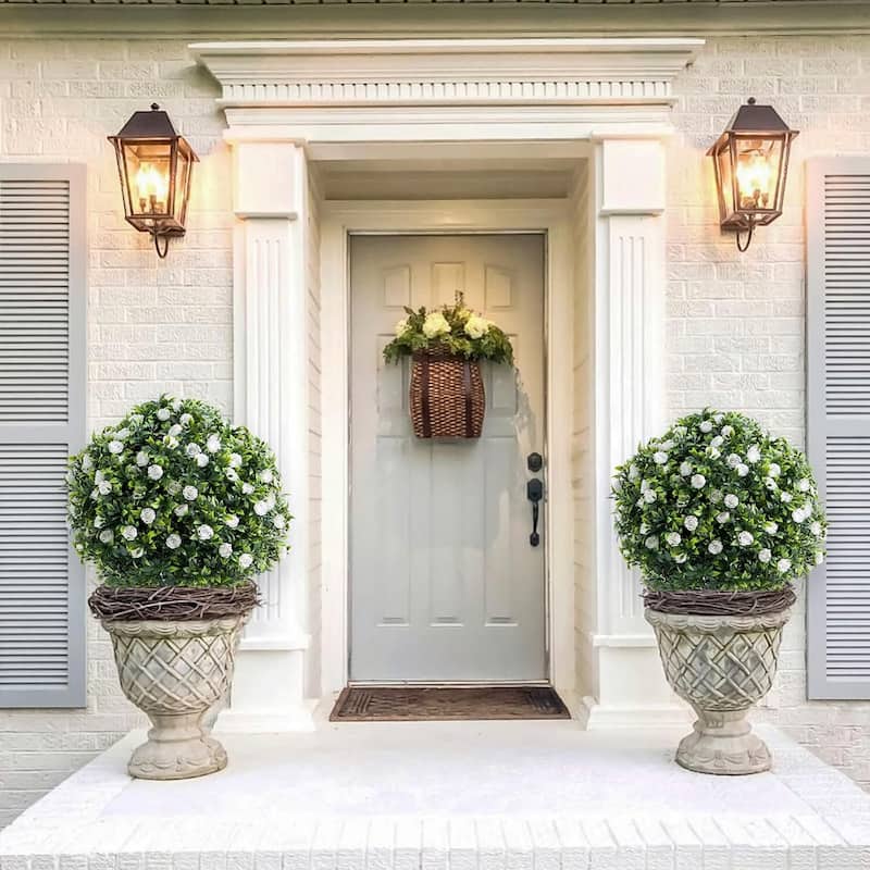 Set of 2/4 Artificial Topiary Ball Trees with Metal Stakes with Rose Flowers