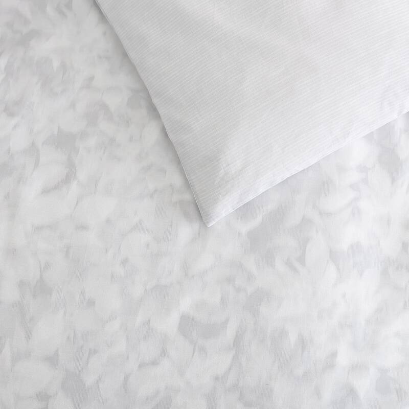 Vera Wang Nebulous Flower Cotton Sateen Textured Reversible Duvet Cover Set (Grey, 3 Piece)