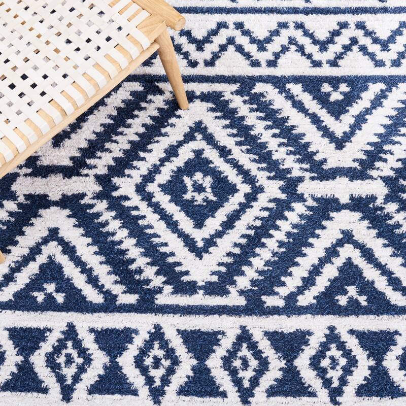 SAFAVIEH Augustine Sumiko Rustic Moroccan Fringe Rug
