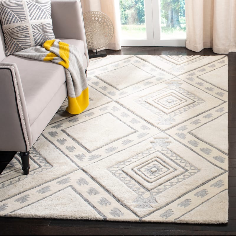 SAFAVIEH Handmade Casablanca Shag Franka Tribal Wool Rug - 4' x 6' - Ivory/Grey