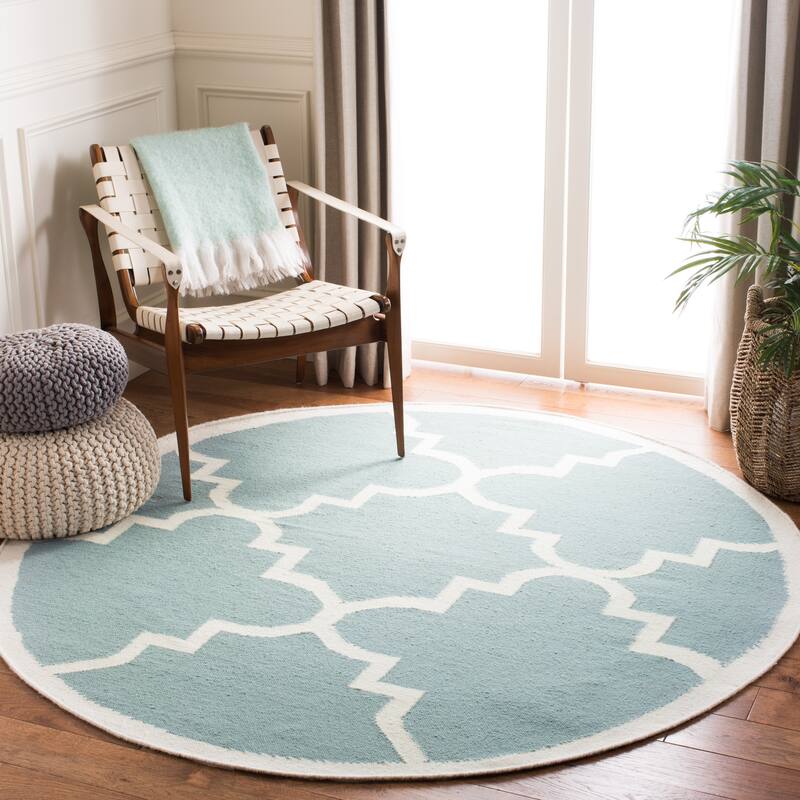 SAFAVIEH Handmade Flatweave Dhurries Jinan Modern Moroccan Wool Rug - 6' Round - Light Blue/Ivory