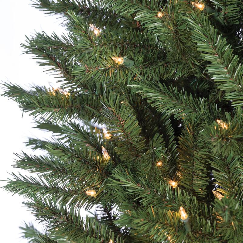 7.5 Foot New England Pine with 800 Clear Lights