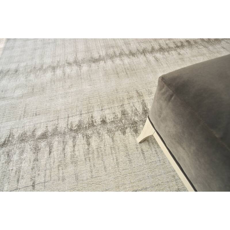 EXQUISITE RUGS Chroma Hand-loomed Wool/Bamboo Silk Ivory/Silver Area Rug.