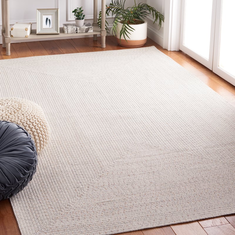 SAFAVIEH Handmade Braided Sakineh Casual Rug