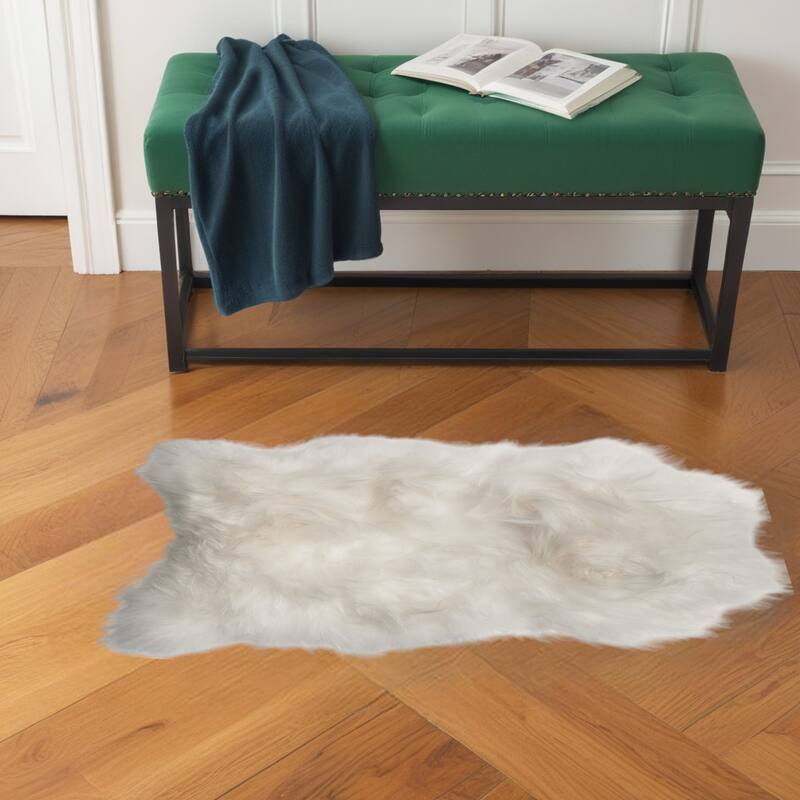 HomeRoots 2' X 3' White Natural Wool Long-Haired Sheepskin Area Rug - 36' X '24' X '2.5 - Cream/Onyx - 36' X '24' X '2.5 - Novelty