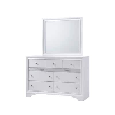 Traditional 7 Drawer Dresser in made with Wood