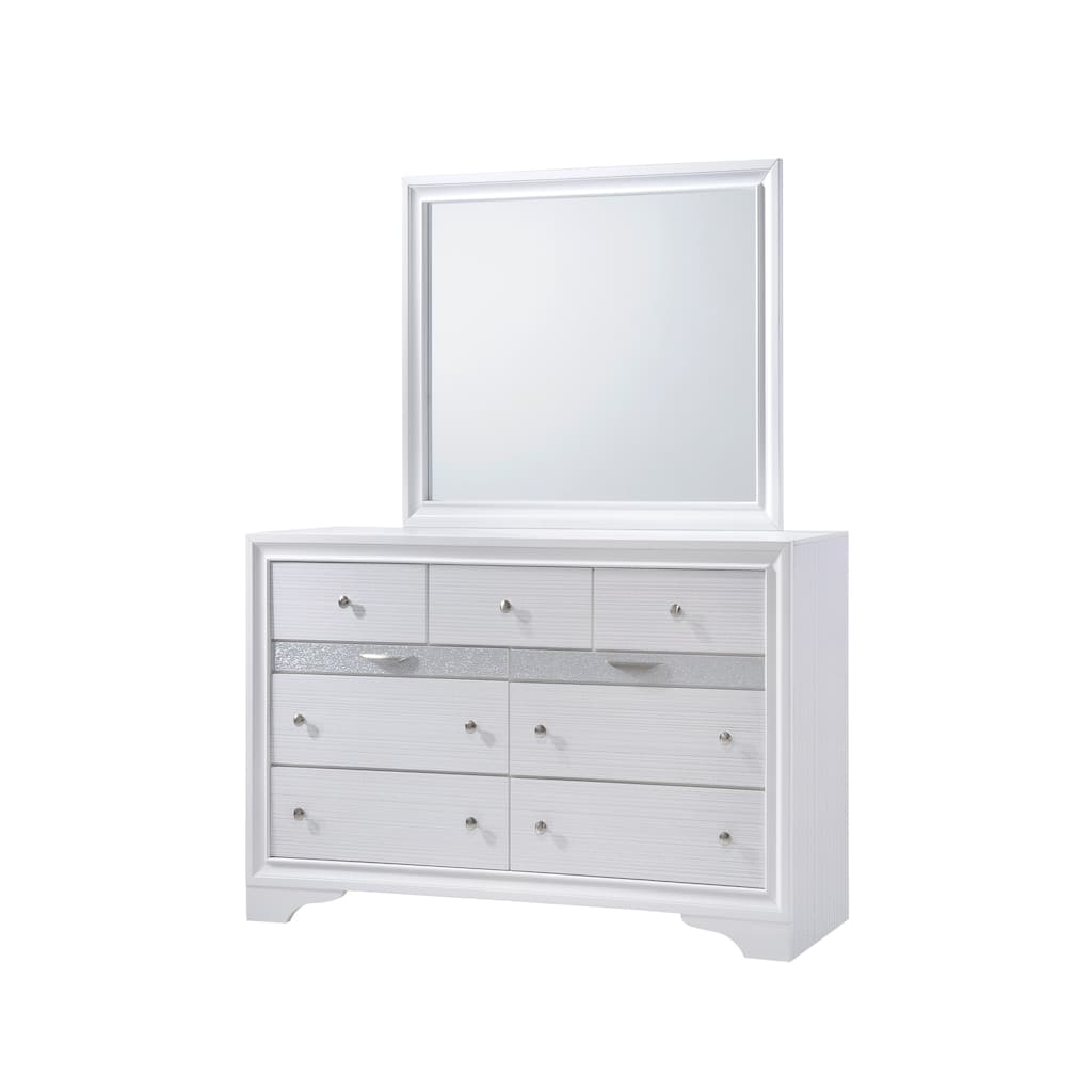 Traditional 7 Drawer Dresser in made with Wood