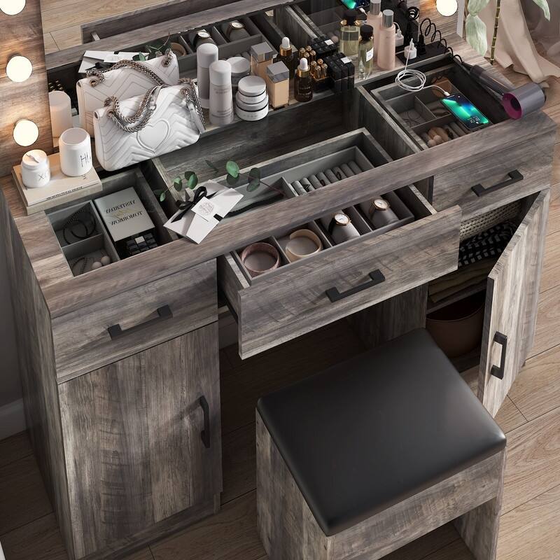 Bedroom makeup vanity set with 3 drawers
