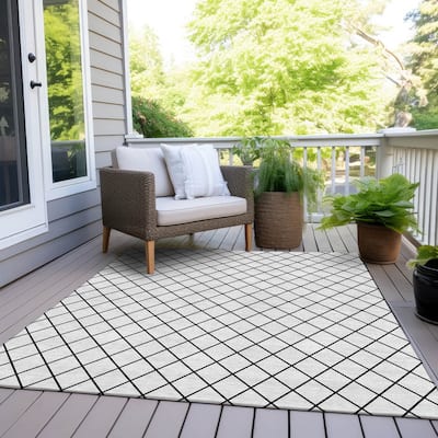 Machine Washable Indoor/ Outdoor Chantille Diamond Trellis Rug