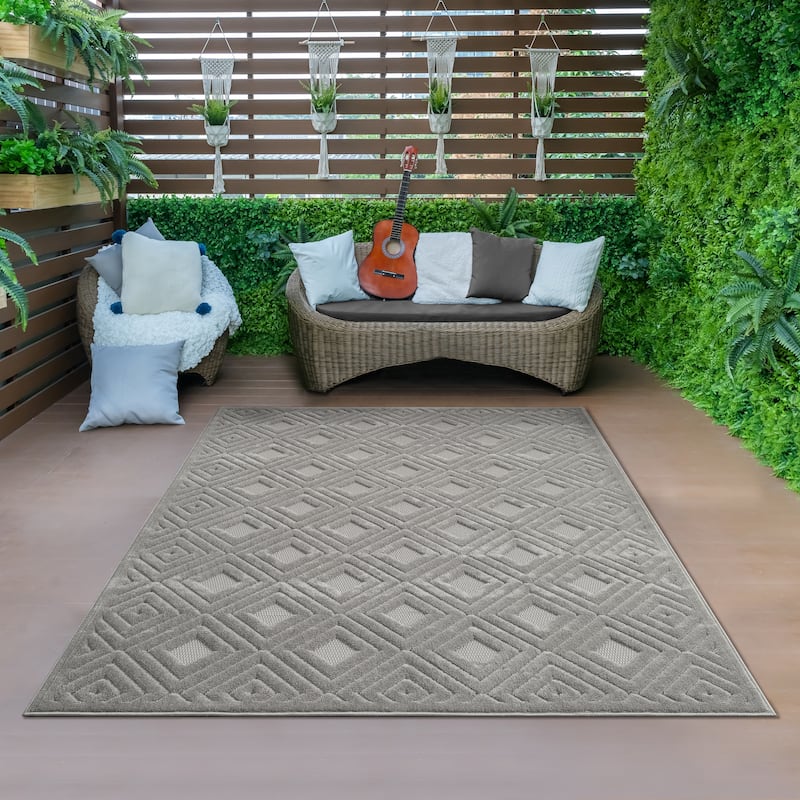 Sevita Modern Diamond Indoor/Outdoor Area Rug