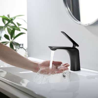 Stylish Minimalist Design Faucet with Hose