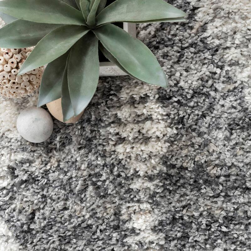 Nuloom Freddie Diamond Banded Contemporary Area Rug with Tassel