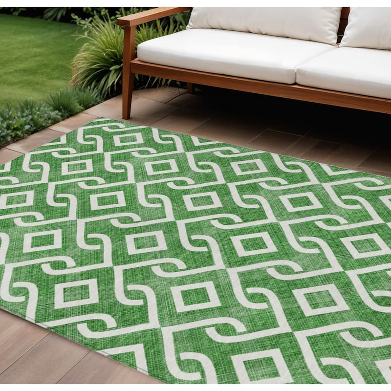 HomeRoots Geometric Transitional Rectangle Outdoor Rug - 10' X 14'