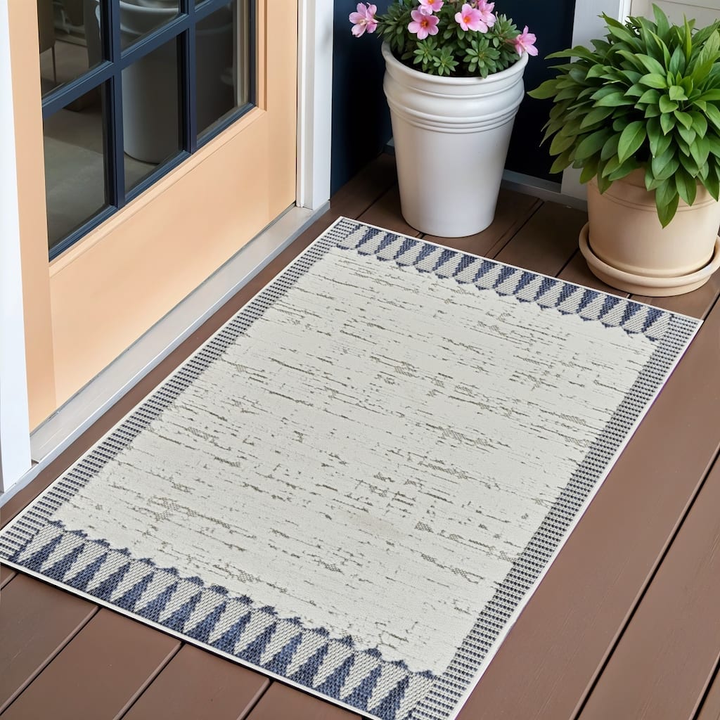 Tato Modern Art-Inspired Weather Resistant Modern Chic Outdoor Rug - 3' x 5'