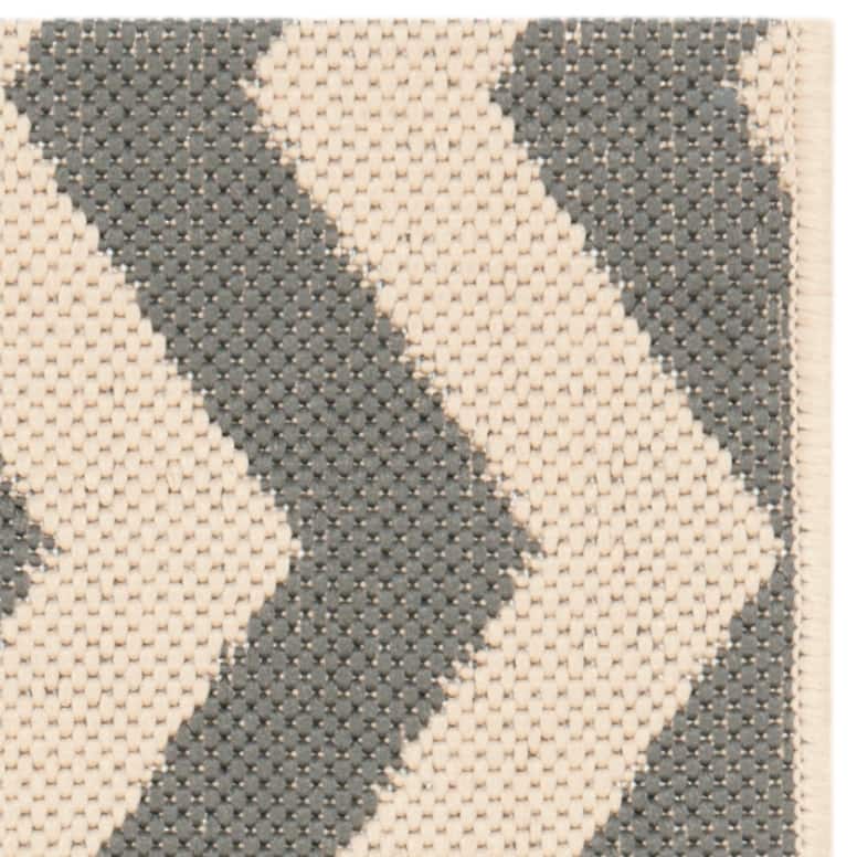 SAFAVIEH Courtyard Merlene Chevron Indoor/ Outdoor Waterproof Patio Backyard Rug