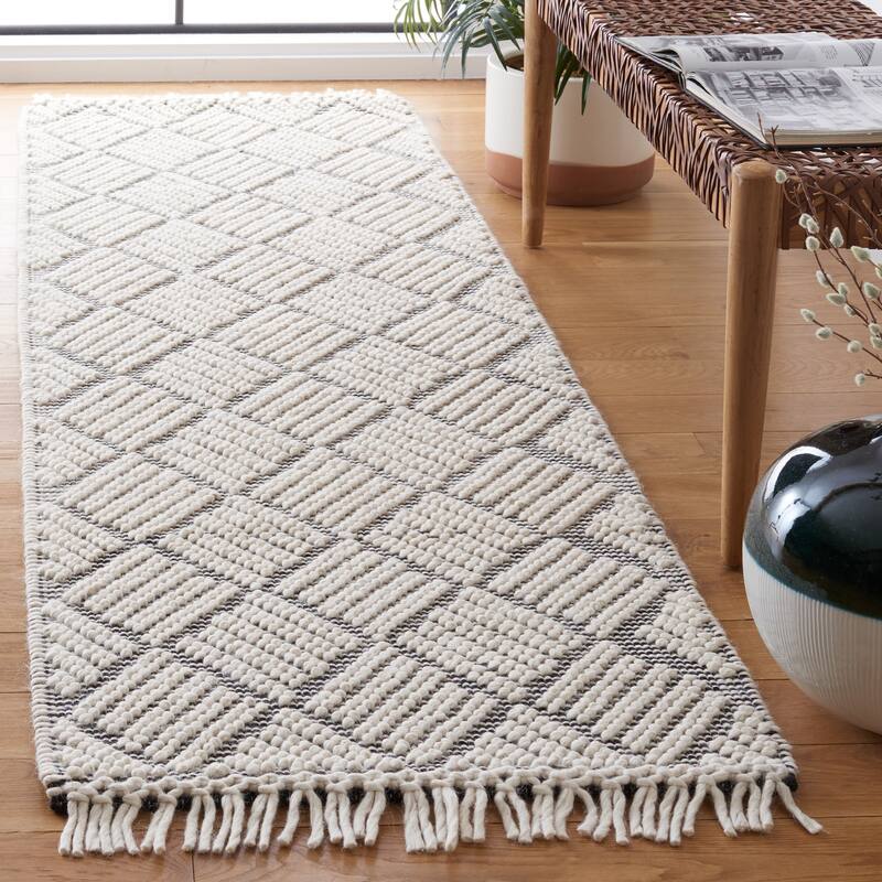 SAFAVIEH Handmade Marbella Heidelinde Modern Wool Rug - 2'3" x 8' Runner - Ivory/Black