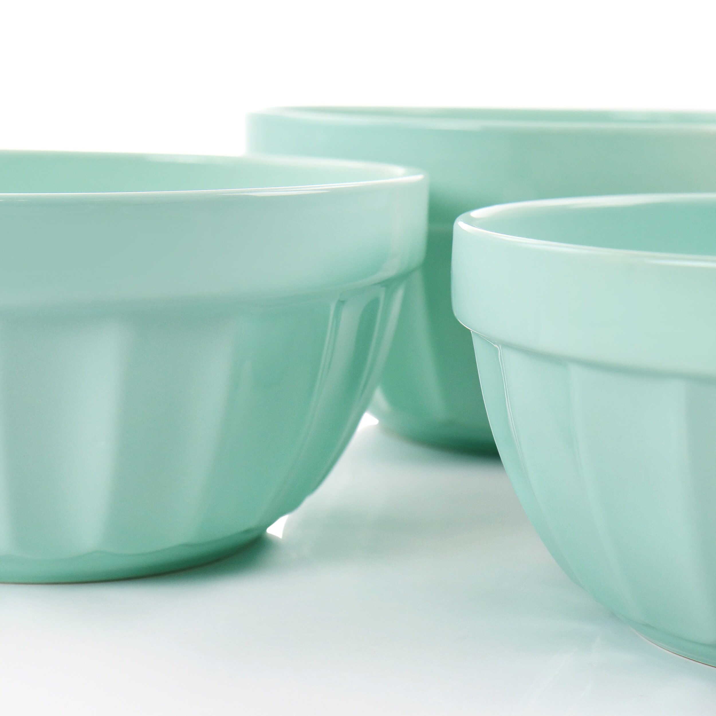 https://ak1.ostkcdn.com/images/products/is/images/direct/177770e1c00399454199dc96ab9e86e9f58bc027/Martha-Stewart-3-Piece-Stoneware-Bowl-Set-in-Mint.jpg