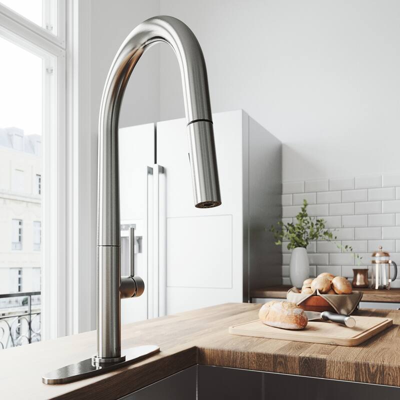 VIGO Greenwich 18" H Single Handle Pull-Down Sprayer Kitchen Faucet