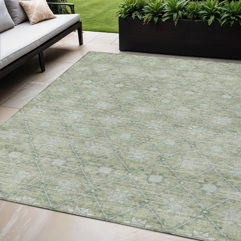 HomeRoots Floral Transitional Rectangle Outdoor Rug - 5' X 8'