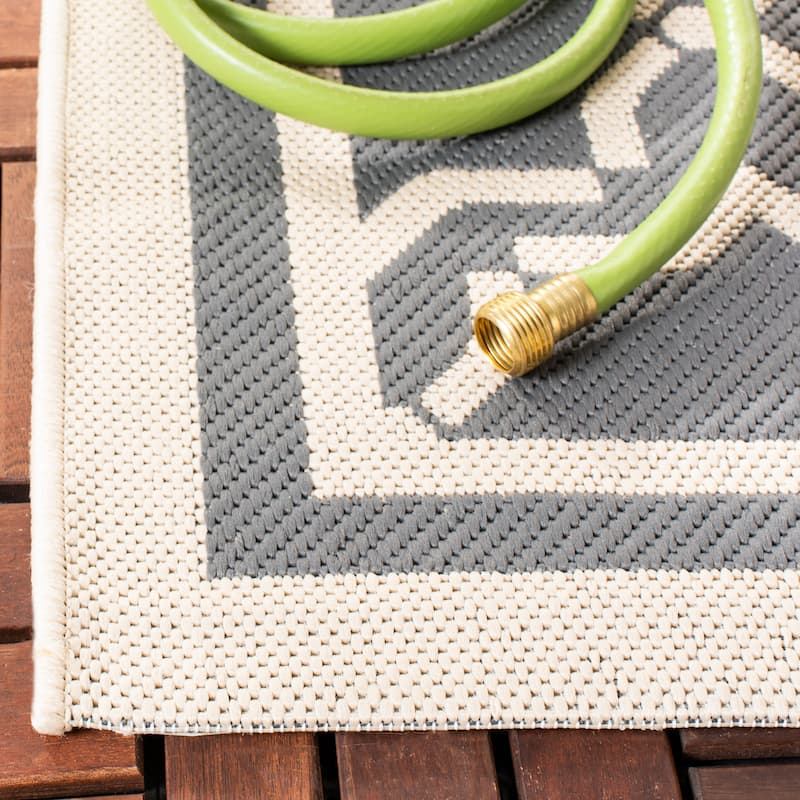 SAFAVIEH Courtyard Gulsin Indoor/ Outdoor Waterproof Patio Backyard Rug