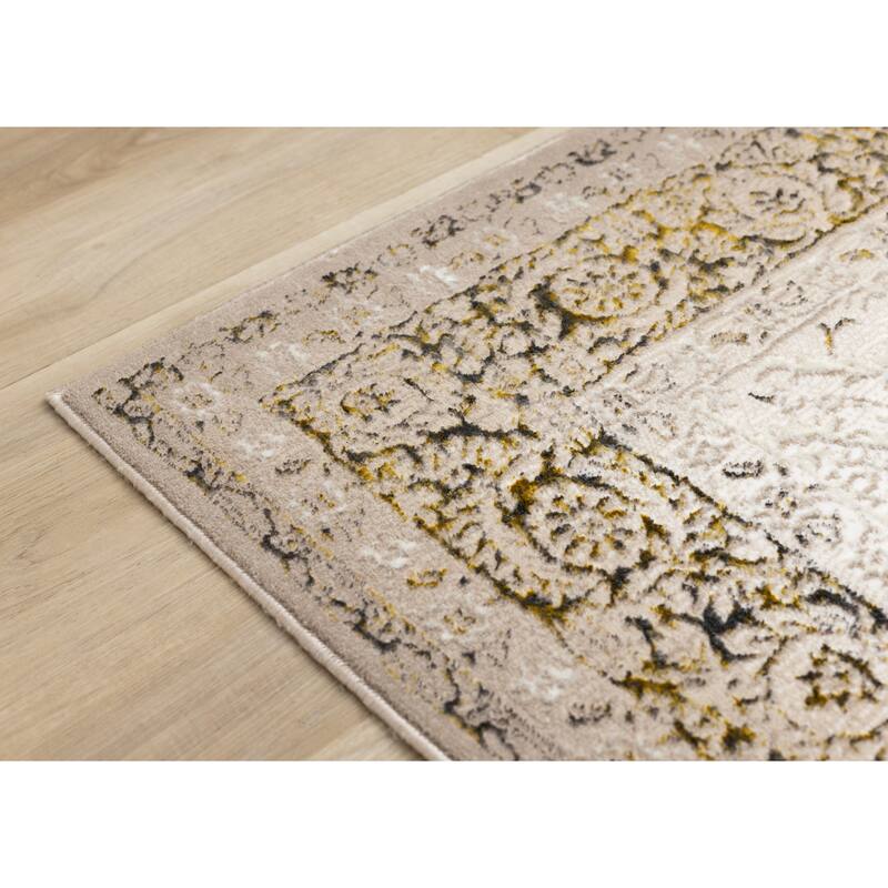 Zuri Collection - Soft Textured Pile Elegant Traditional Rug