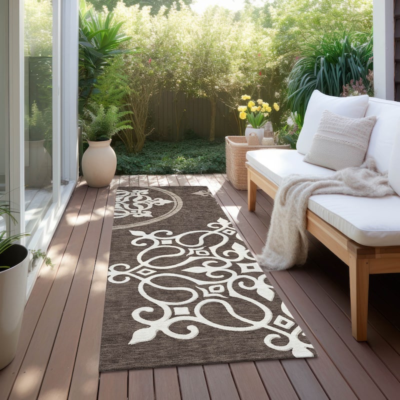 Machine Washable Indoor/ Outdoor Chantille Bold Medallion Rug - Chocolate - 2'3" x 7'6"