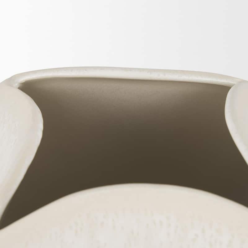 Vania Short Off White Texture Vase