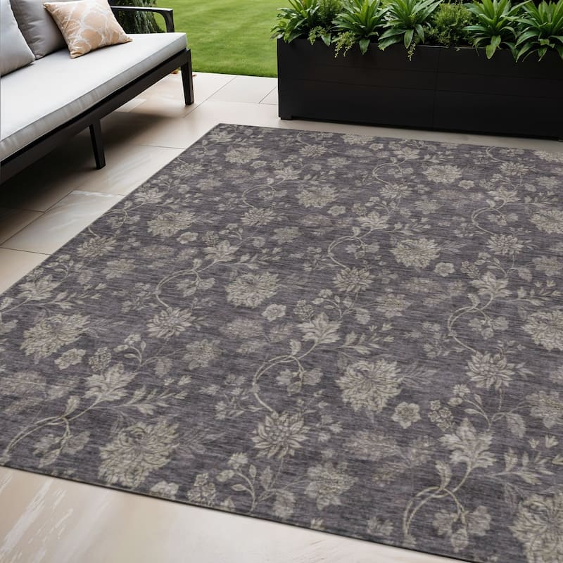 HomeRoots Floral Transitional Rectangle Outdoor Rug - 5' X 8'