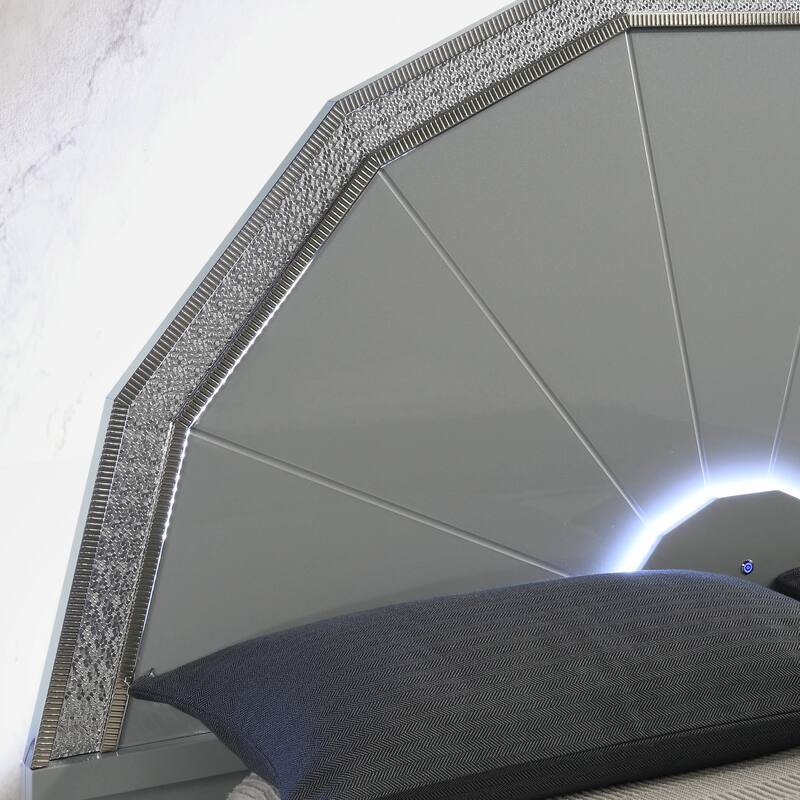 Furniture of America Rosdale Glam 5-Piece Metallic Grey Wood 7-Sided LED Headboard Platform Bedroom Set with Rectangular Mirror