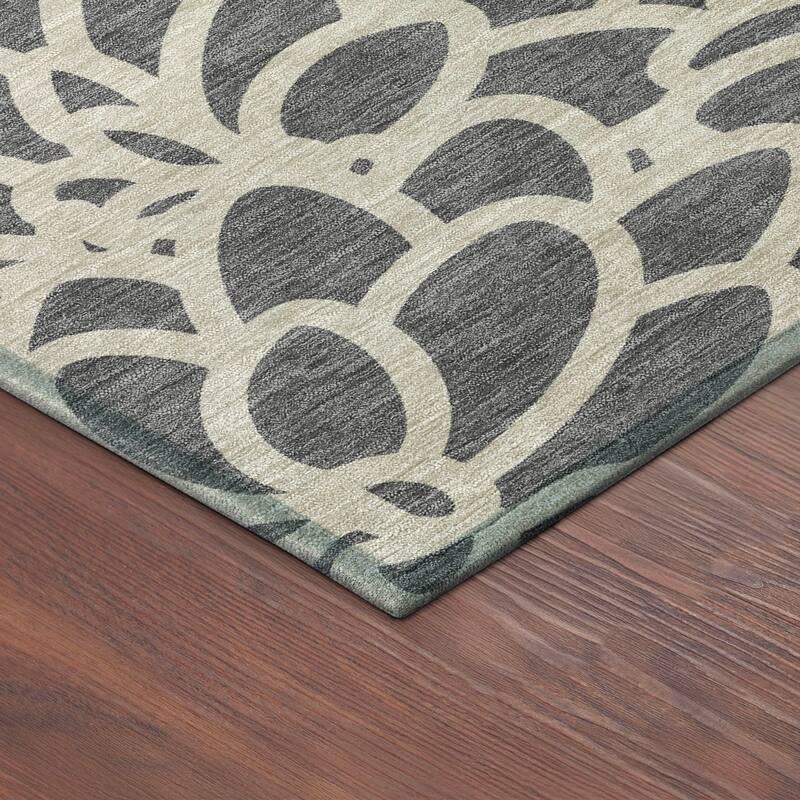 Machine Washable Indoor/ Outdoor Floral Craze Chantille Rug