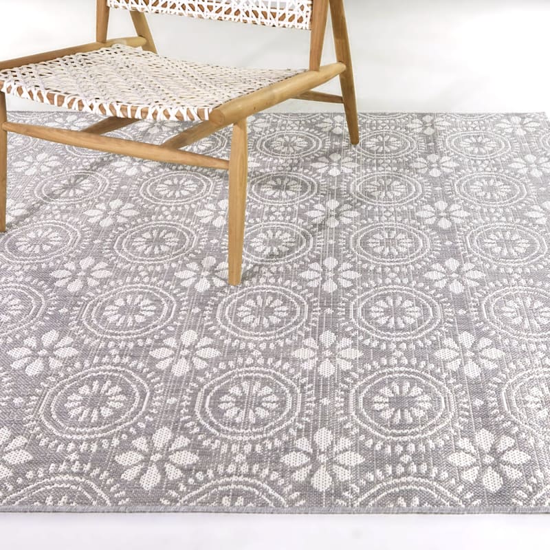 Edmond Vintage Medallion Indoor/Outdoor Area Rug