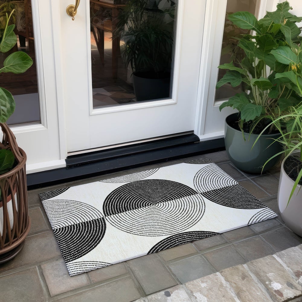 Machine Washable Indoor/ Outdoor Geo Circles Chantille Rug