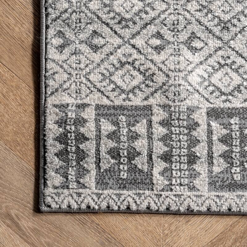 Nuloom Mabe Geometric Aztec Area Rug