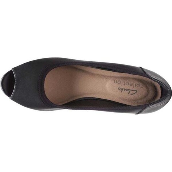 clarks mallory wedge pump