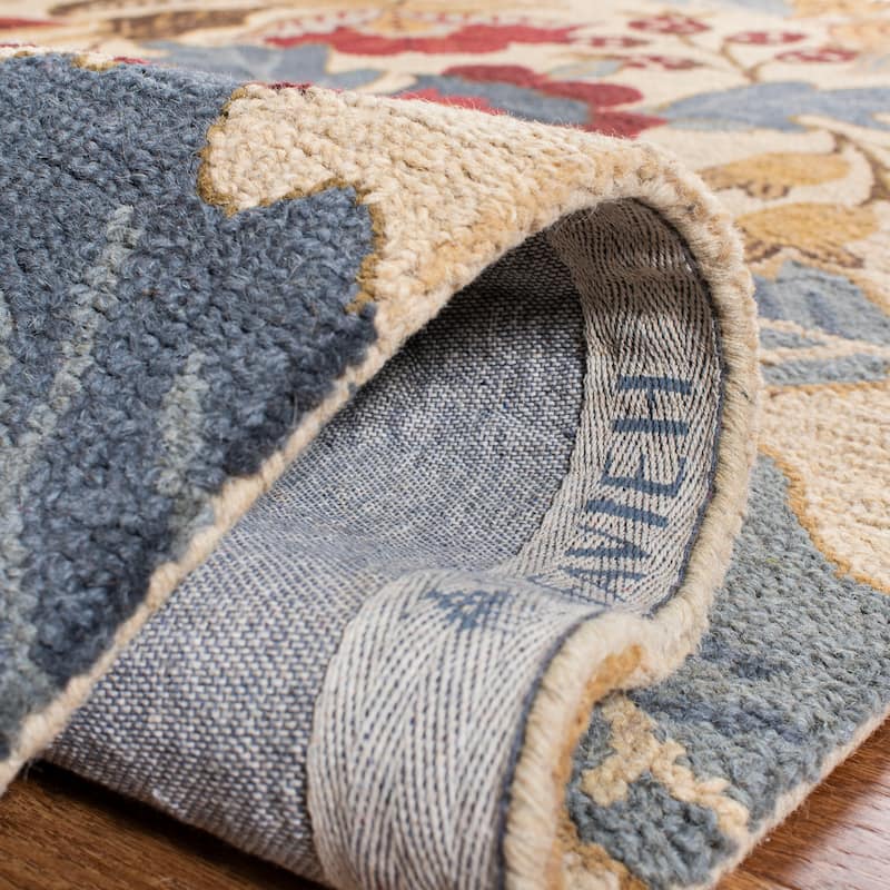 SAFAVIEH Handmade Jardin Monka Country Floral Wool Rug
