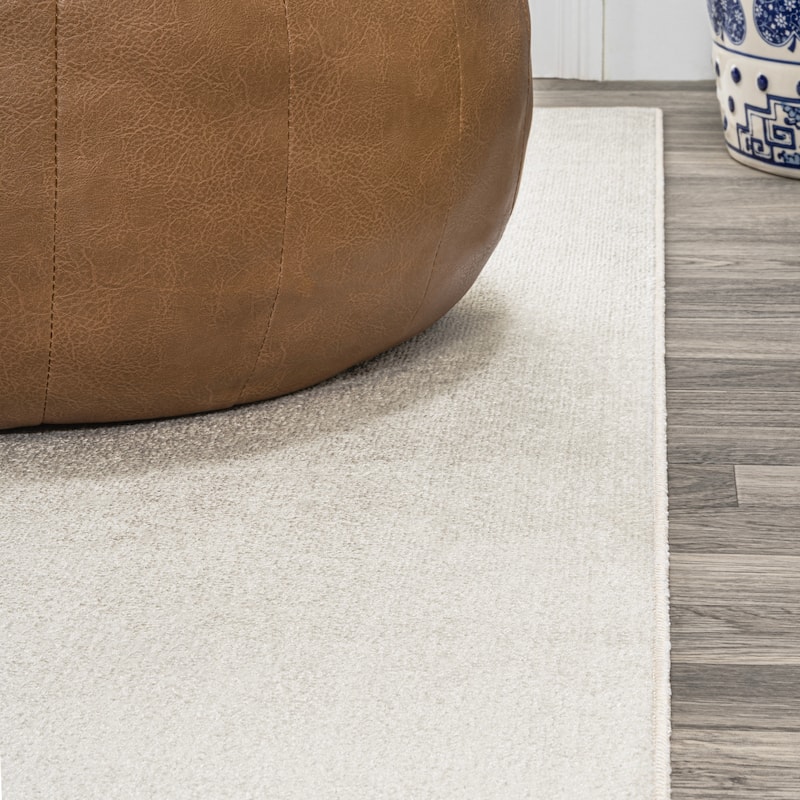 JONATHAN Y Fawning Classic Solid Low-Pile Machine-Washable Terra Area Rug