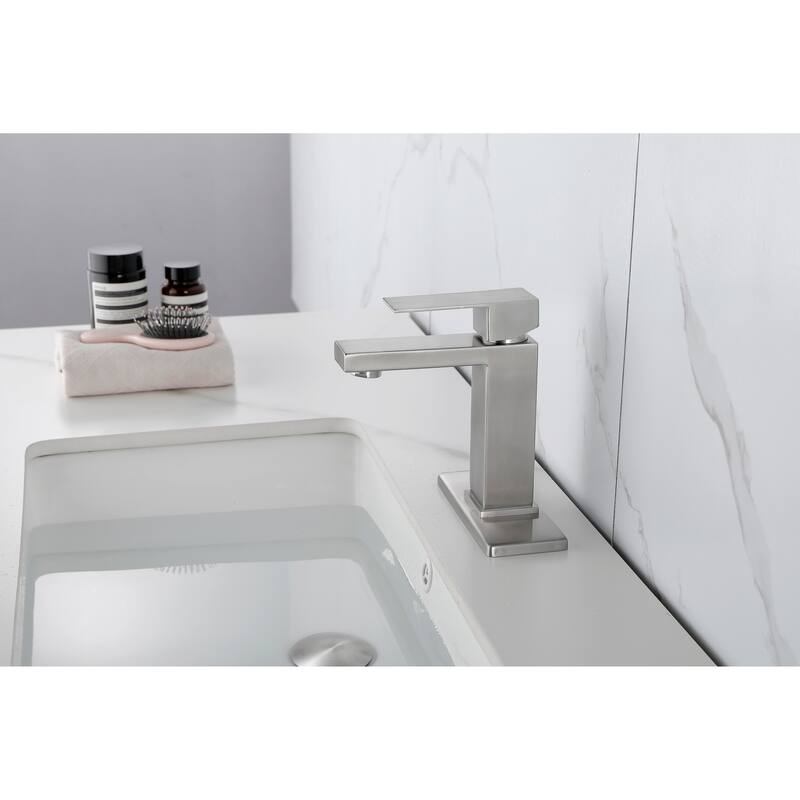 Single Handle Bathroom Sink Faucet with Pop-Up Drain (with Overflow)