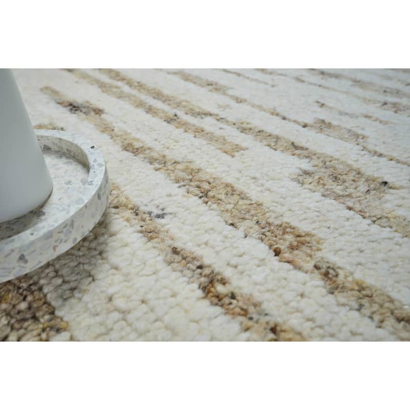 EXQUISITE RUGS Tahoe Hand-knotted Wool Ivory/Beige Area Rug.