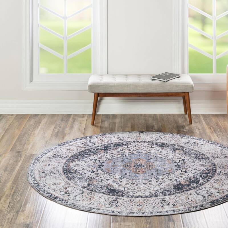 Traditional Tira Collection Area Rug