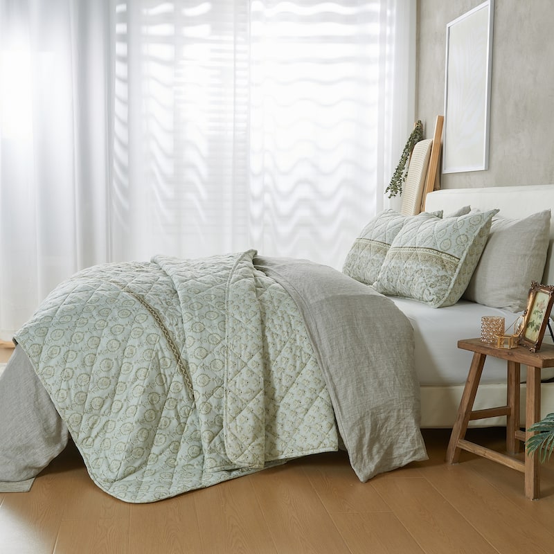 Patina Vie Maison Vintage Floral Printed Quilt Set with Shams