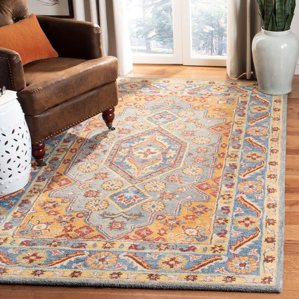 SAFAVIEH Handmade Antiquity Olgerta Traditional Oriental Wool Rug