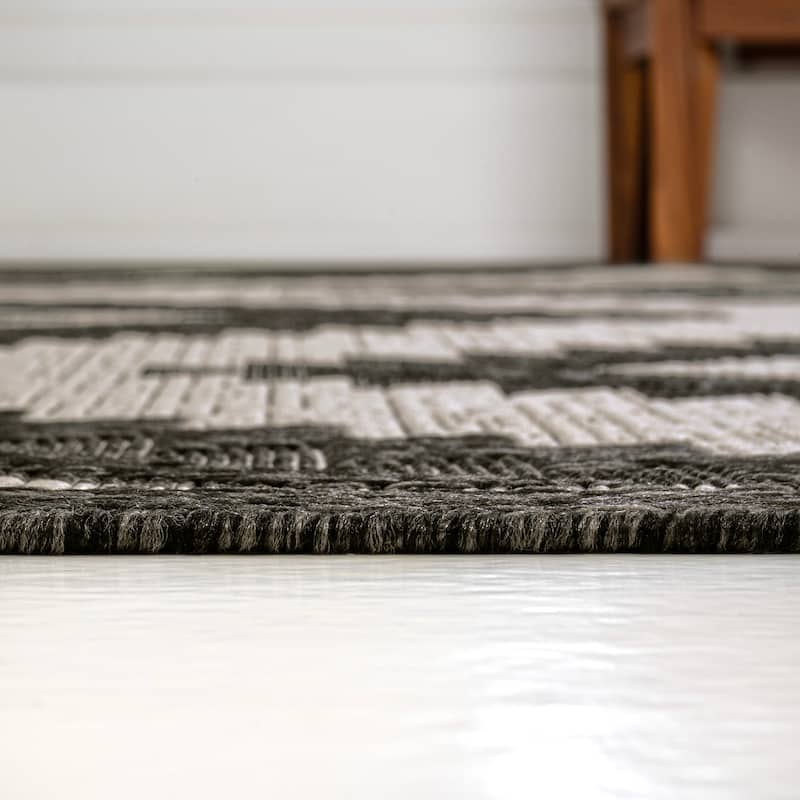 JONATHAN Y Aimee Geometric Moroccan Diamond Black/Cream Indoor/Outdoor Area Rug