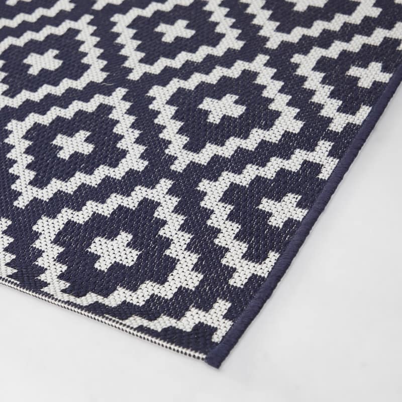 Cassady Diamond Trellis Indoor/Outdoor Area Rug