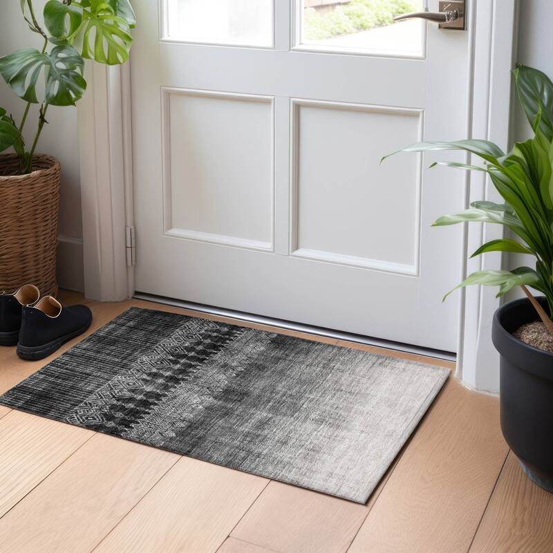 Machine Washable Indoor/ Outdoor Boho Ombre Chantille Rug - Black - 1'8" x 2'6"